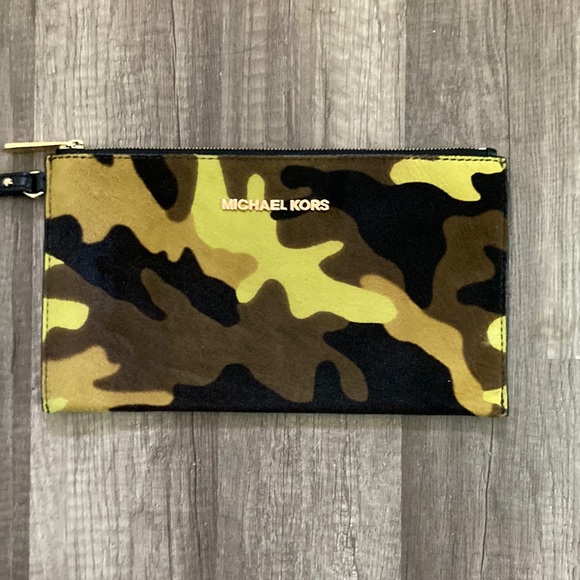 Michael Kors Wallet Purse - Picture 1 of 2